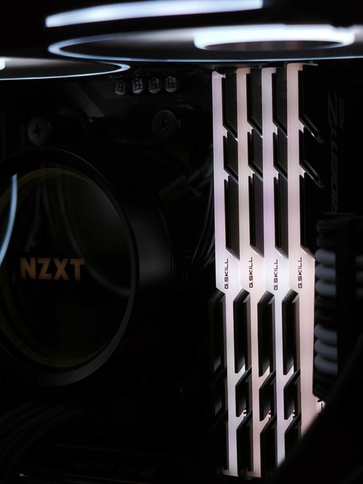 Calculator Gaming + Monitor/Tastatură/Mouse/Căști