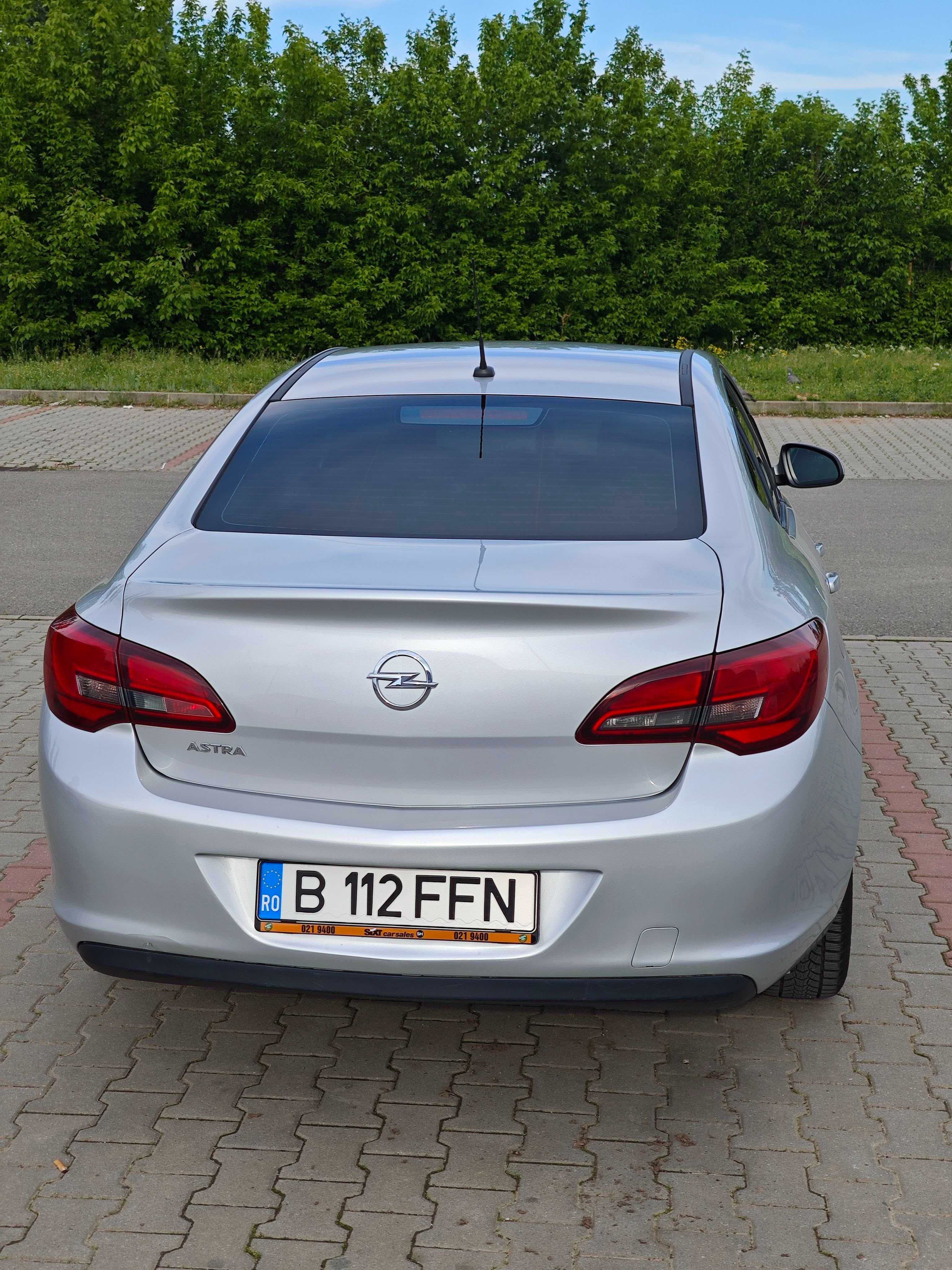 Opel Astra J 2016, 1.6, 116CP, Automata, vand sau schimb cu SUV