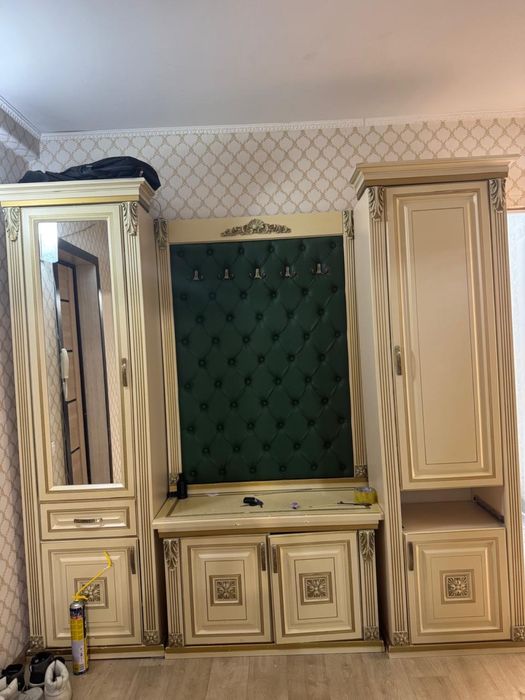 Продам стильную прихожую в классическом стиле!