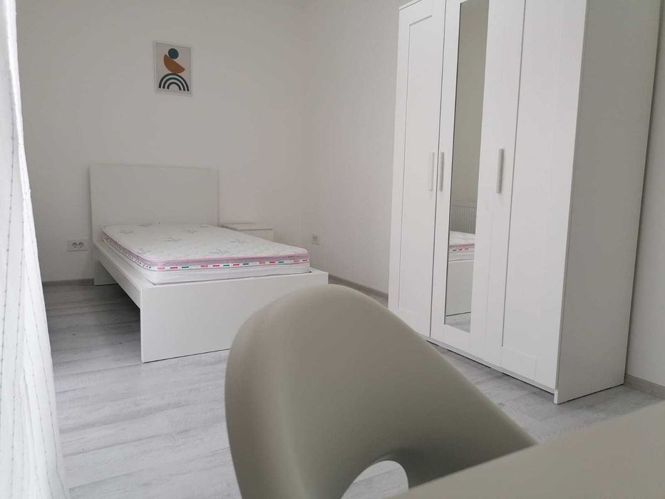 apartament 3 camere de inchiriat