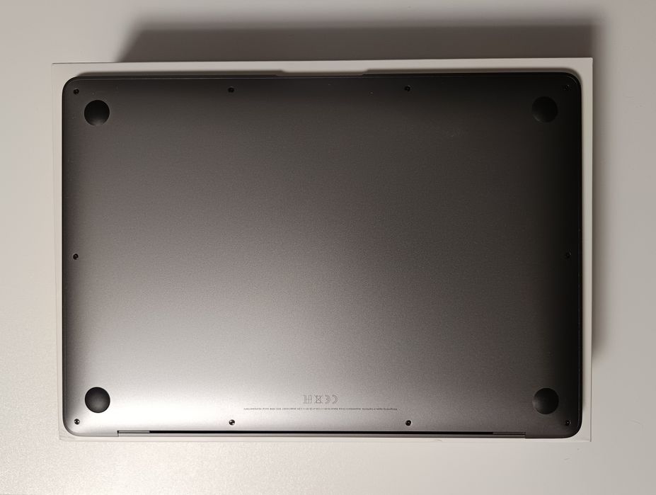 MacBook Air 13 / M1 / 8GB 256GB / 100% / Impecabil Ca Nou