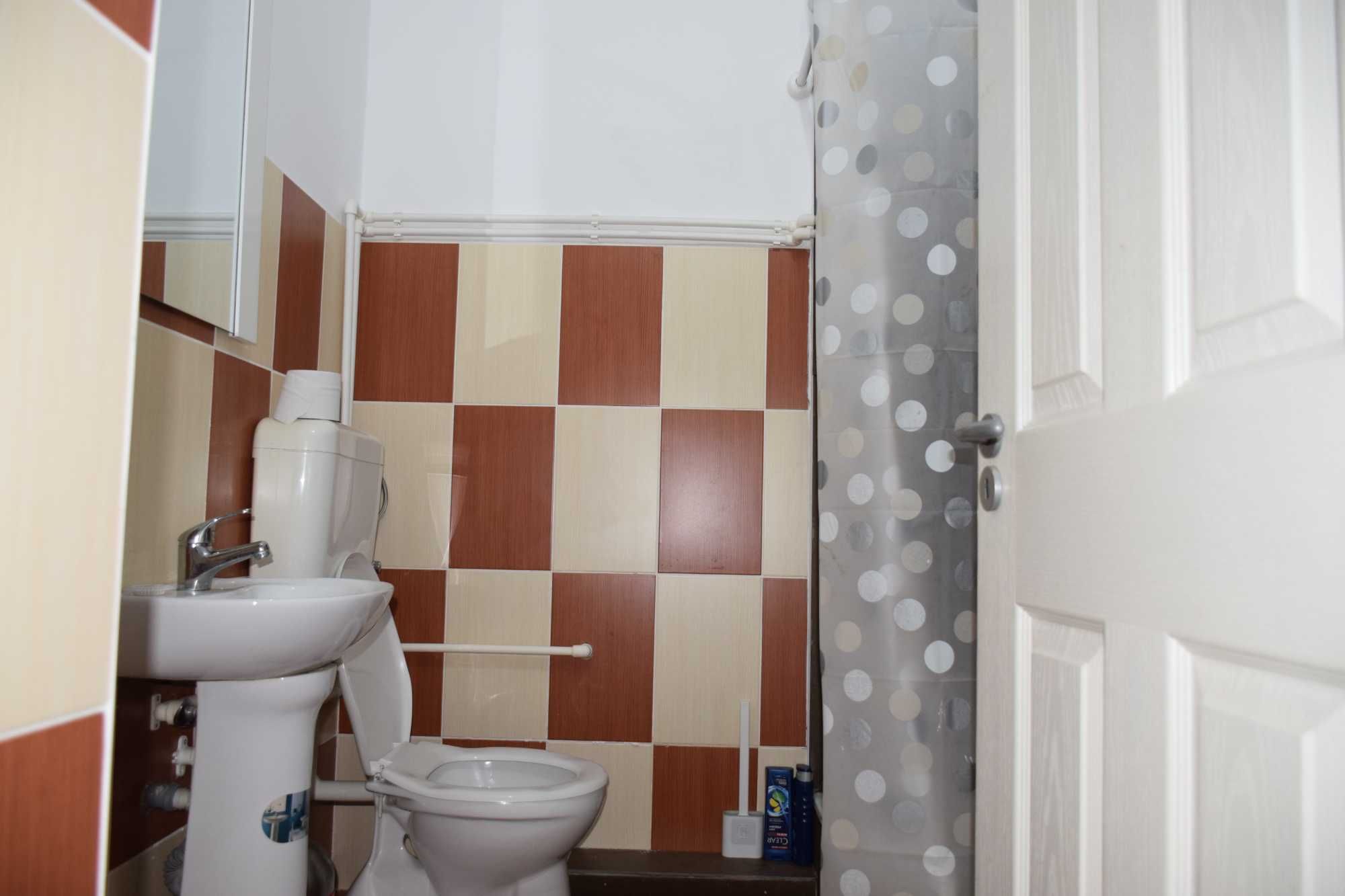 De vanzare apartament 3 camere la casa Sacueni