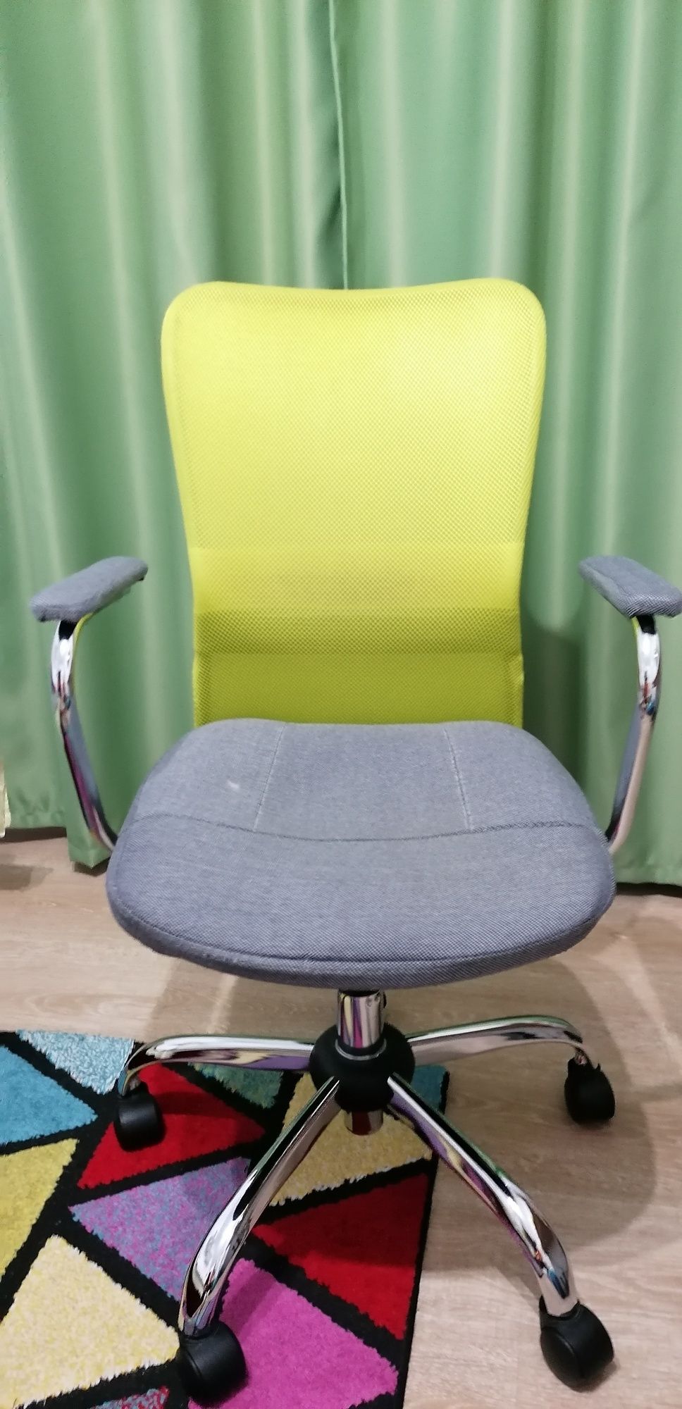 Vând scaun ergonomic copil ptr birou HM Andy