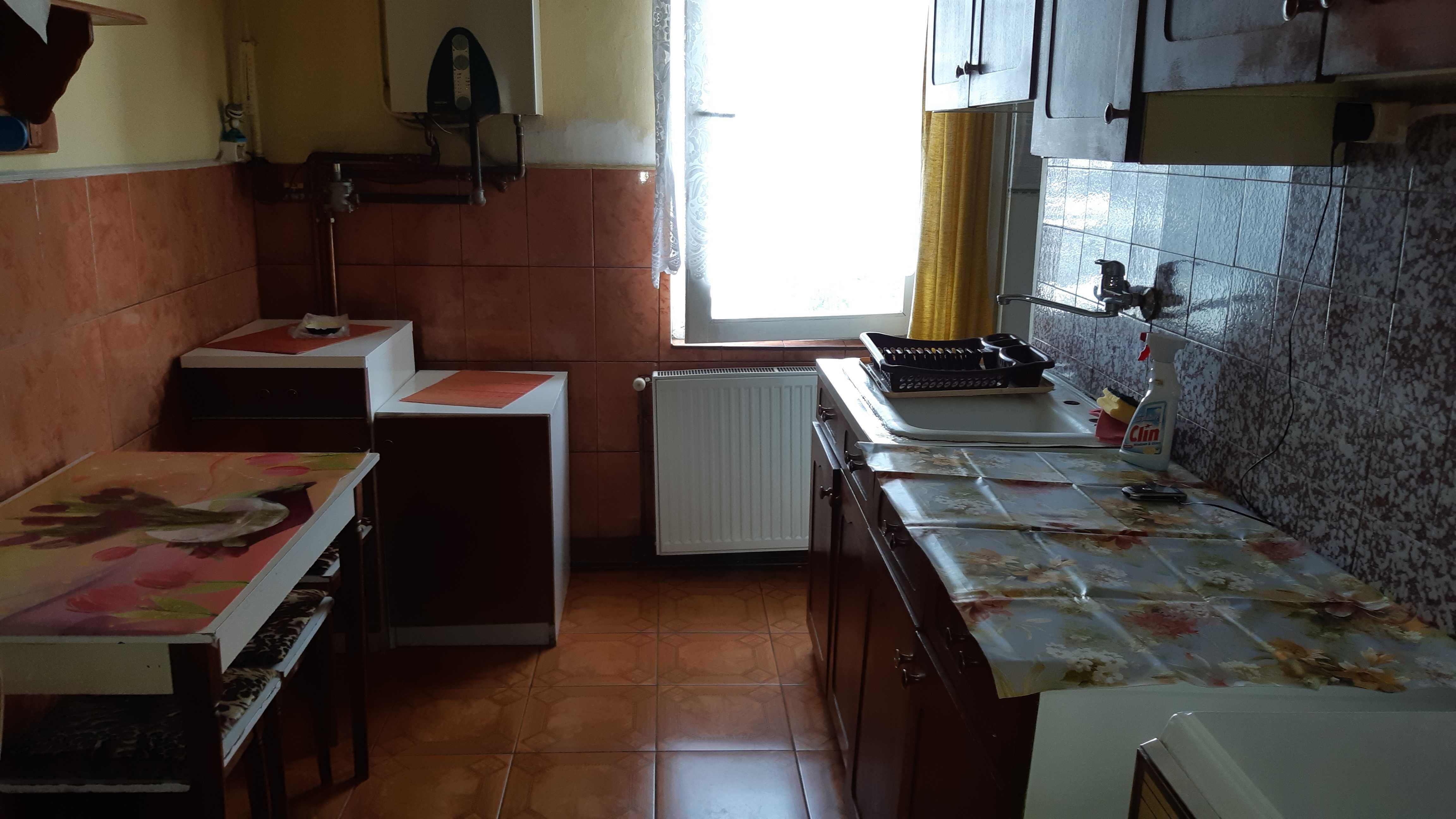 Închiriez în Reghin apartament cu 2 camere,confort I