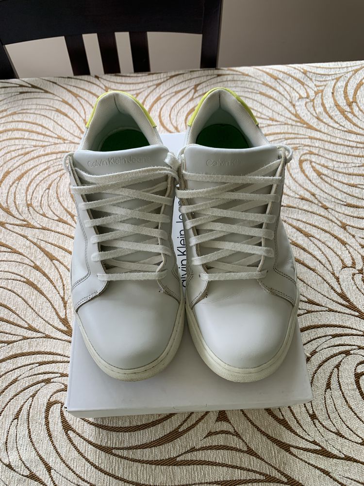 Sneakersi Calvin Klein din piele naturala nr.42 purtati de cateva ori