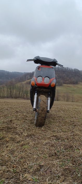 Vând scuter yamaha neons