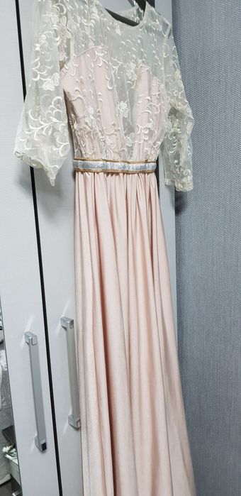 Vind rochii de ocazie urgent...