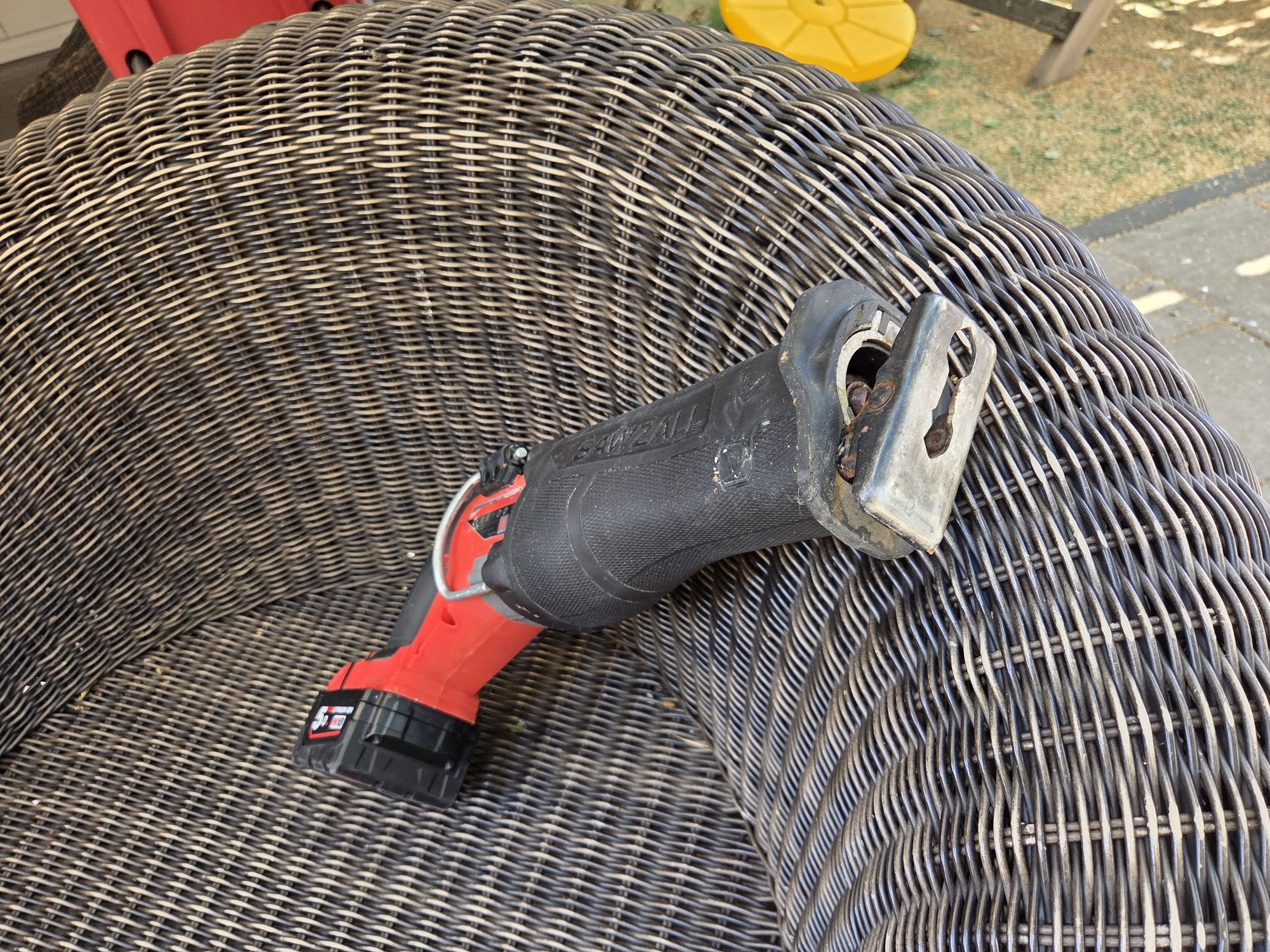Fierăstrău sabie 2024 Milwaukee M18 CSX + acumulator 5 ah