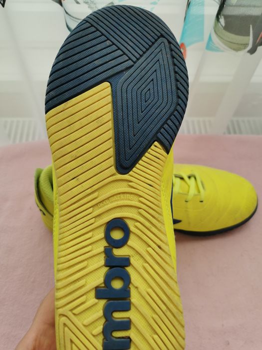 Маратонки Умбро 37