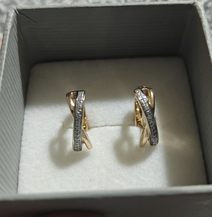 Cercei din aur 18 kt cu diamante naturale – eleganță atemporală