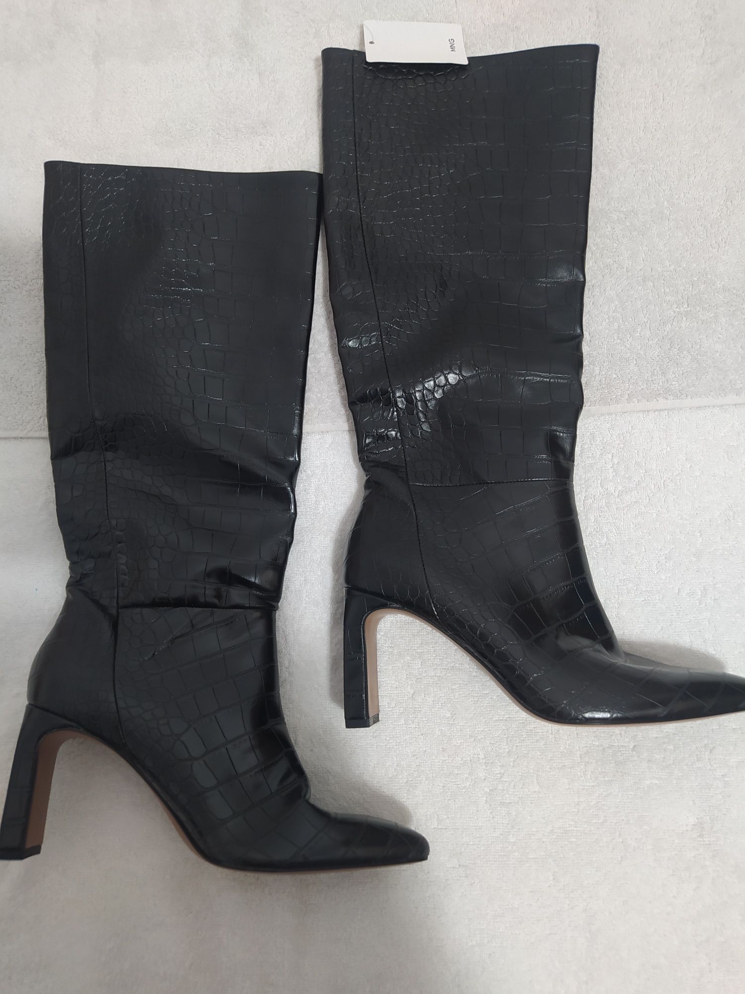 Нови дамски ботуши Mango, ном.38