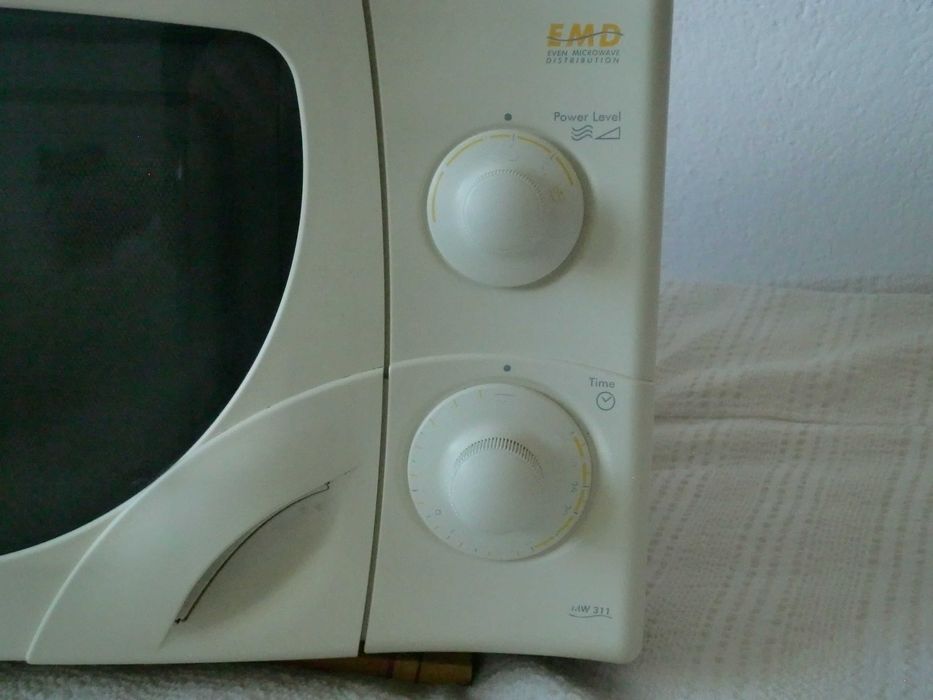 Микровълнова печка Delonghi MW311