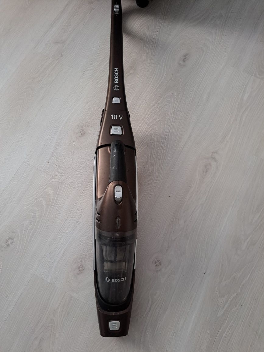 Vând aspirator vertical Bosch fără fir