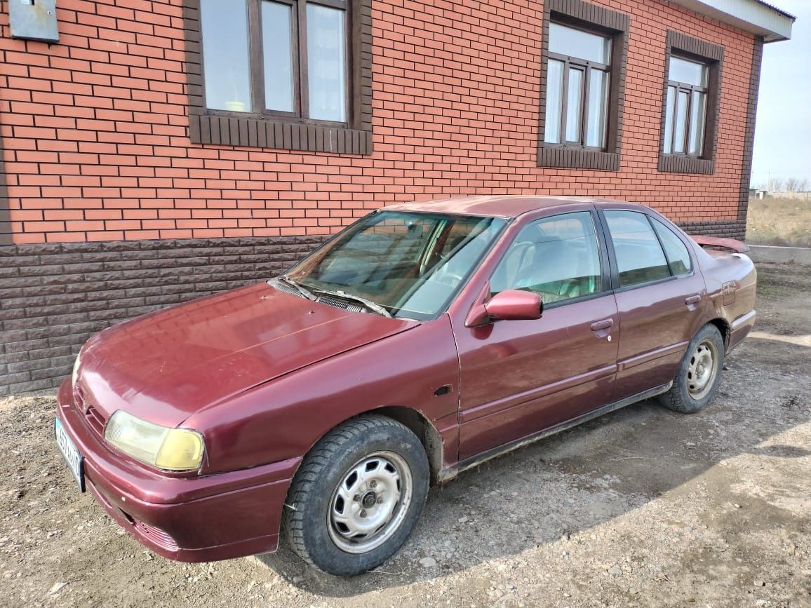 Nissan primera p10.1990г.