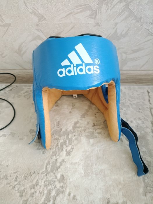 Продам боксерсий шлем+перчатки