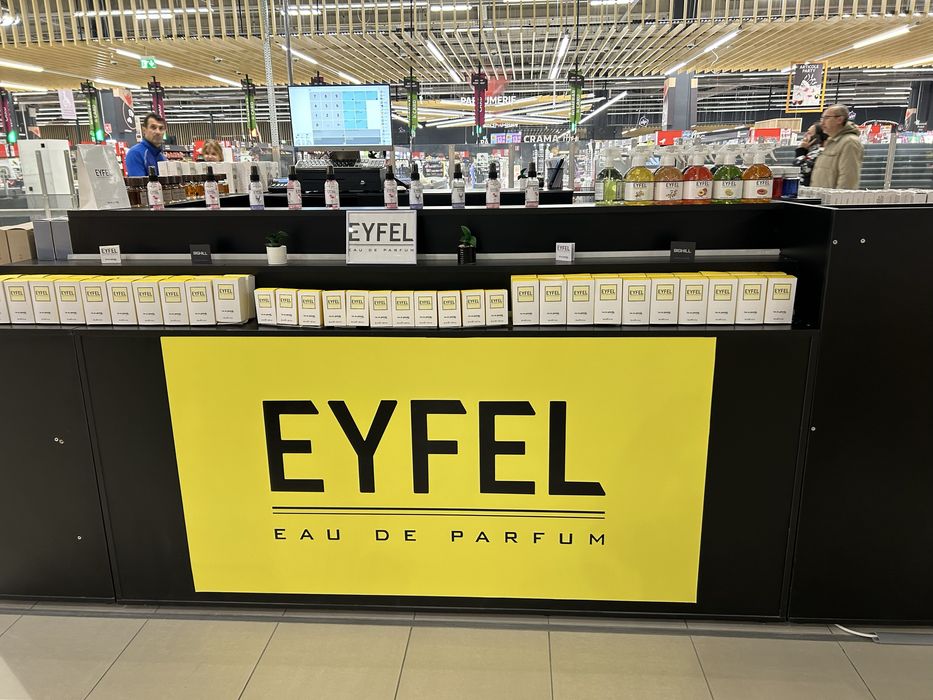 Vand sau inchiriez stand de parfumuri