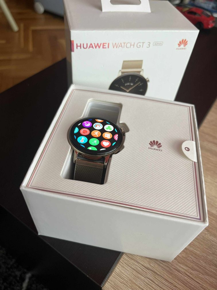 Продавам смарт часовник HUAWEI WATCH GT 3 42MM B19T GOLD MILANESE