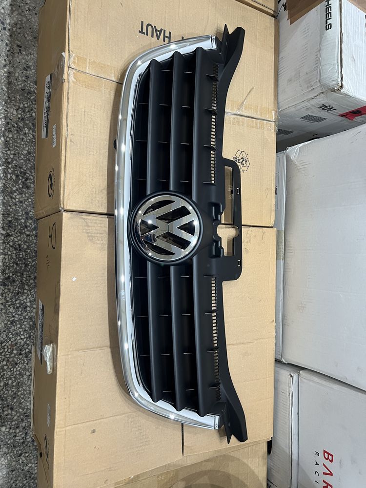 VW Touran маска предна решетка оригинална Нова Фолксваген Тоуран