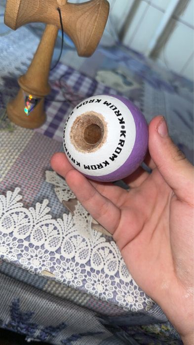 Kendama Krom Pop Mov Sticky