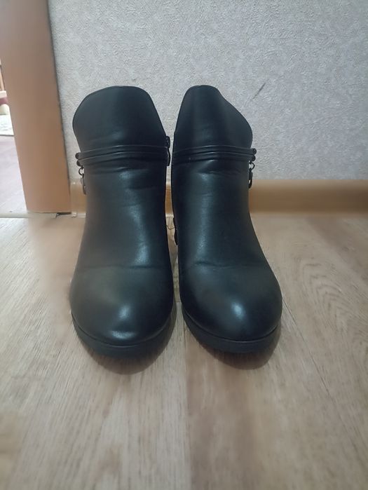 Продаж сапожки осень весна