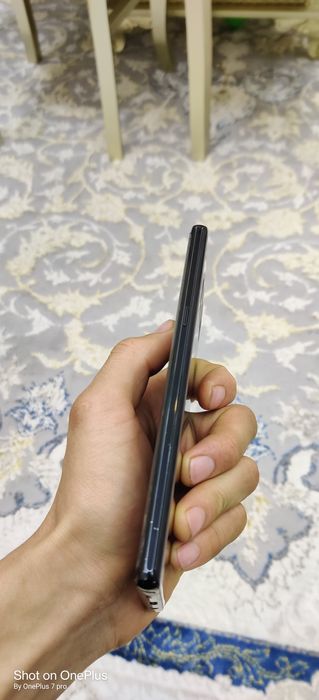 Samsung note 8. 256 GB sotiladi