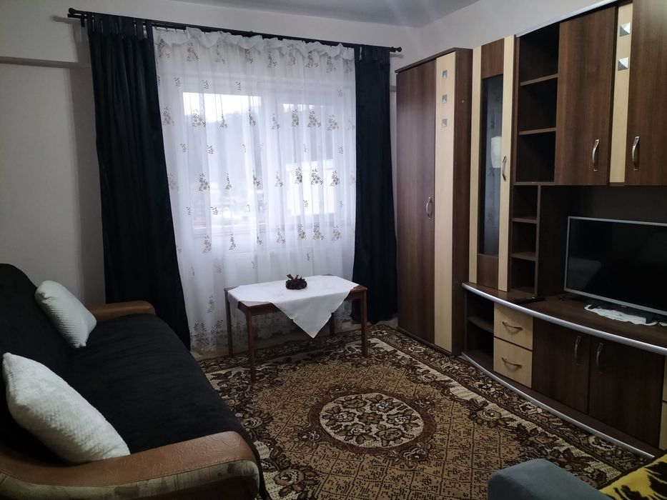 Închiriez garsonieră