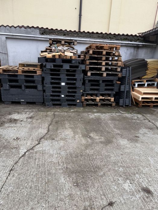 Palet plastik şi lemn