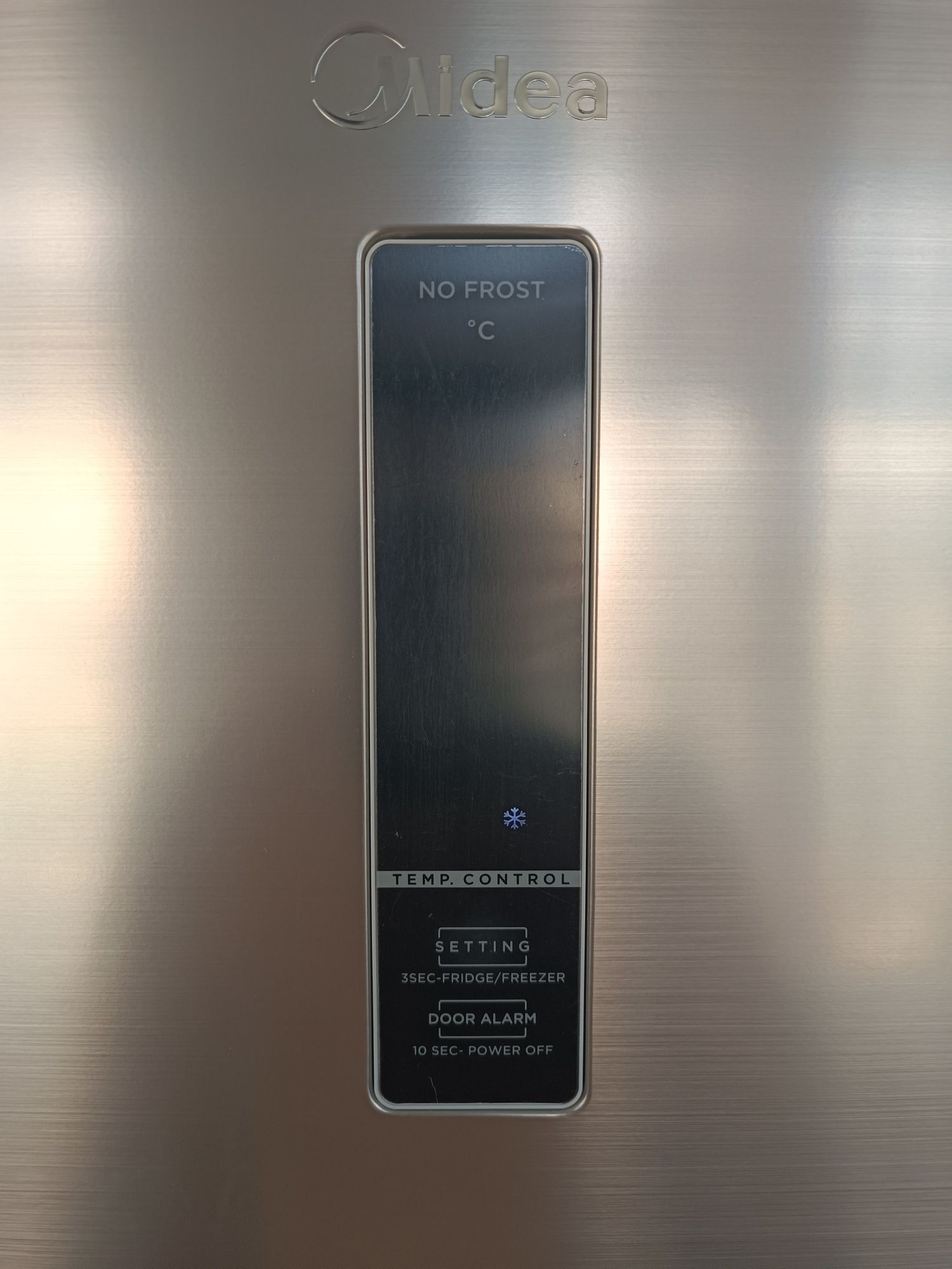 Морозильник Midea Model: MDRU385FZE46