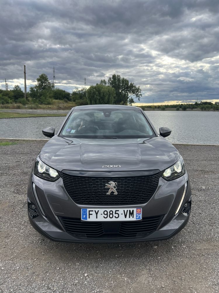 Vand Peugeot 2008 ,1.2 benzina , 2021