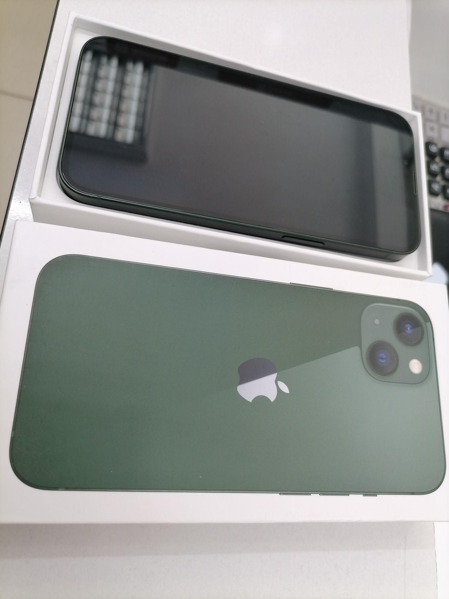 Продаю новый Apple iPhone 13  АКБ 100 %%%