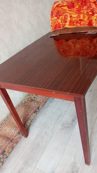 Продам стол полированный