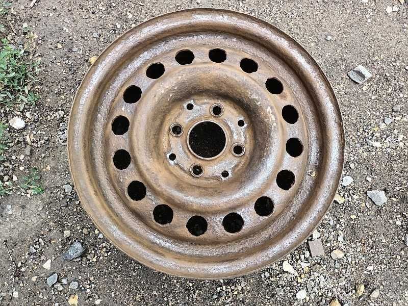 Продам ОДИН оригинальный металлический диск на BMW