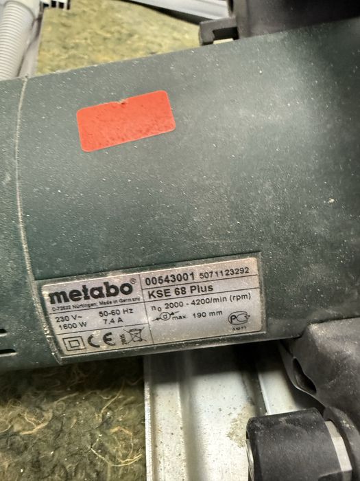 Продавам професионален ръчен циркуляр METABO