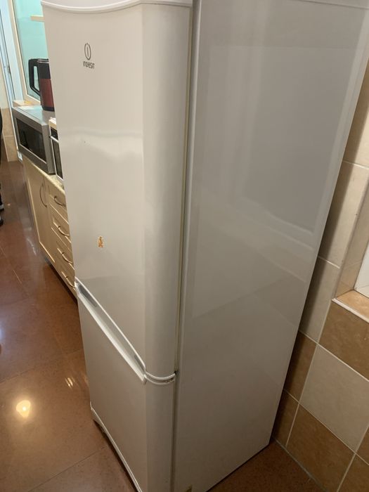 Продается холодильник Indesit, в рабочем состоянии, б/у