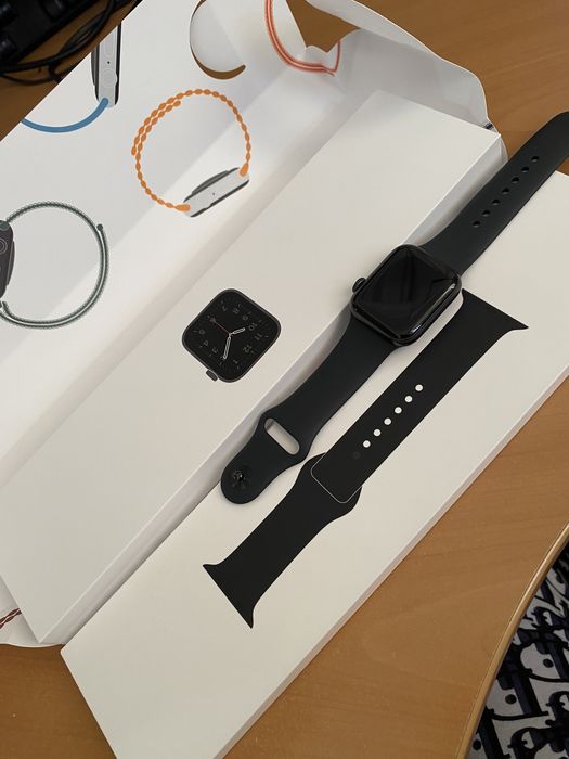 Apple watch SE 40mm в хорошем состоянии