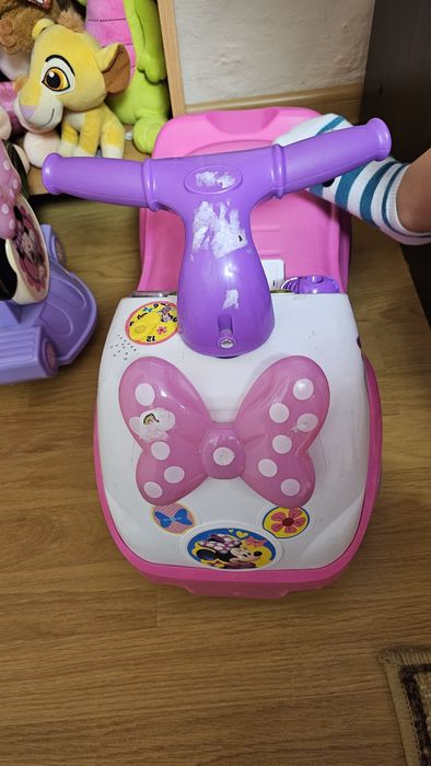 Vând mașinuța  Minney Mouse  și motor nr 4