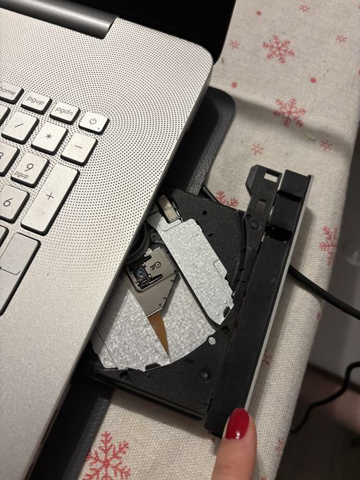 Лаптоп Asus N752V i7. 17 инча