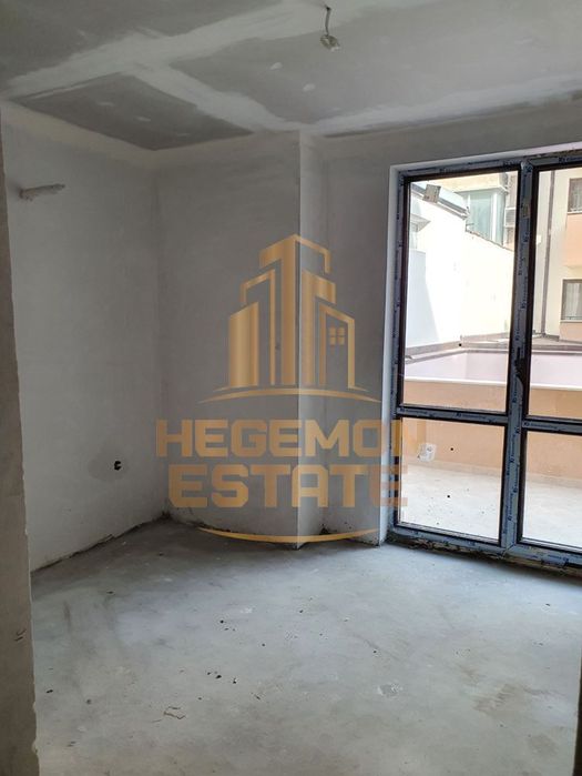 Продава се Тристаен апартамент в Варна, Лятно кино Тракия - 112 кв.м за 2027 €/кв.м - Снимка #1