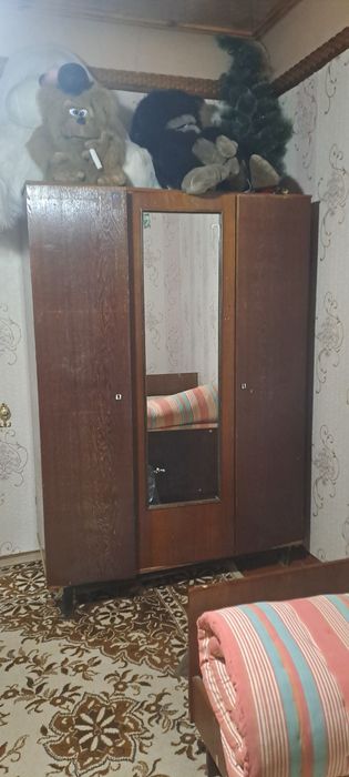 Продаеться кровать со шкафом. В отличном состояний.без деффектов.