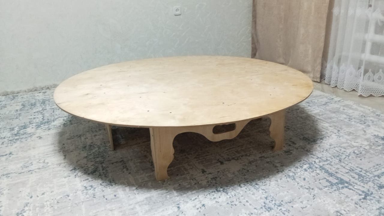 Стол круглый .      .