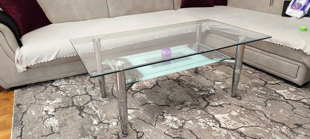 Стъклена холна маса