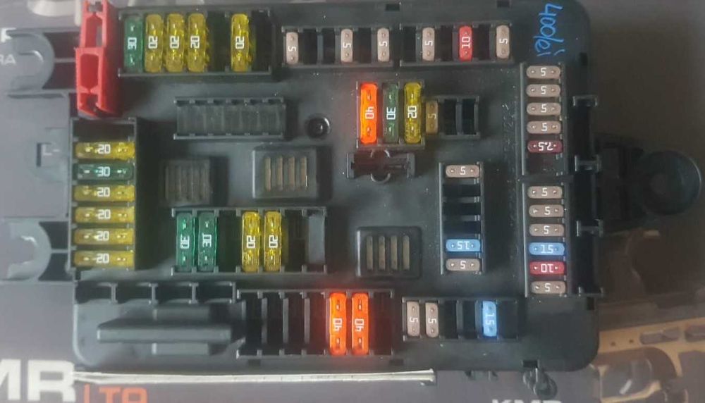 Panou sigurante modul confort ECU BMW E60 E70 E83 E90 F10 F20 F25 F30