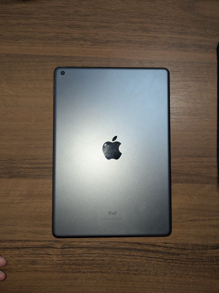 Ipad 8 (2020) в хорошем состоянии