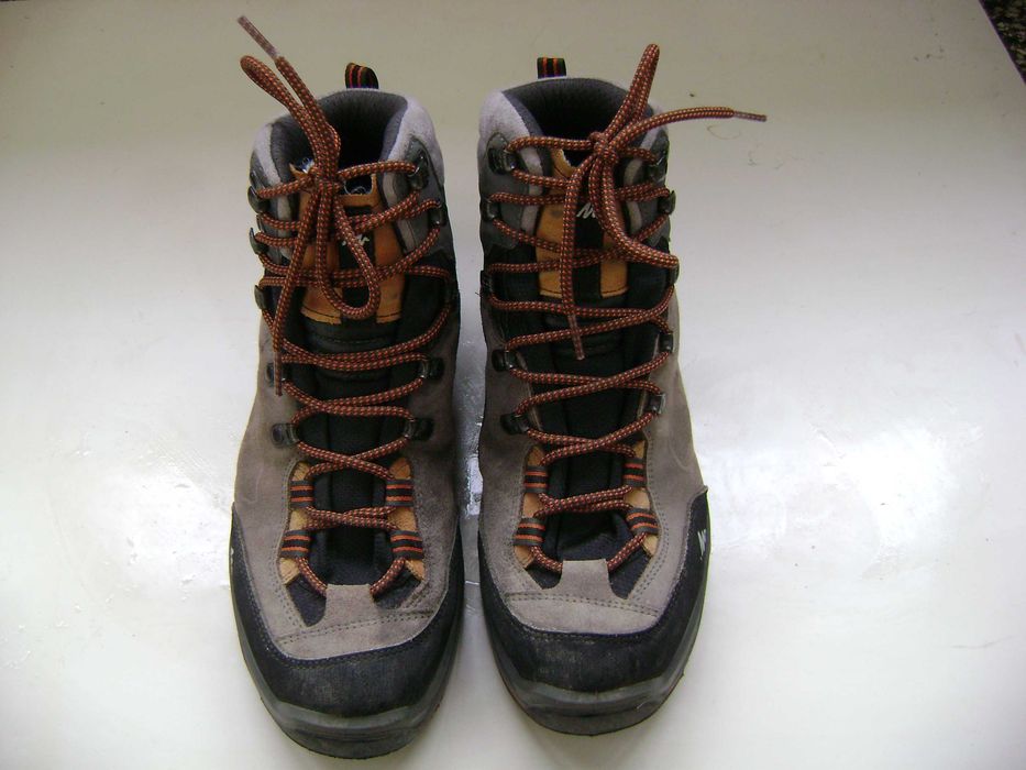 Продавам мъжки трекинг обувки QUECHUA №42