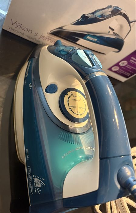 Парна ютия на Philips Azur GC4410 2400W с кутия