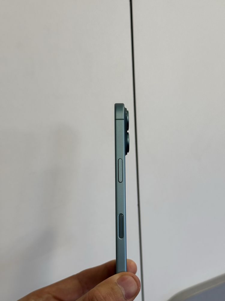 Продавам отличен iPhone 16  37 цикъла