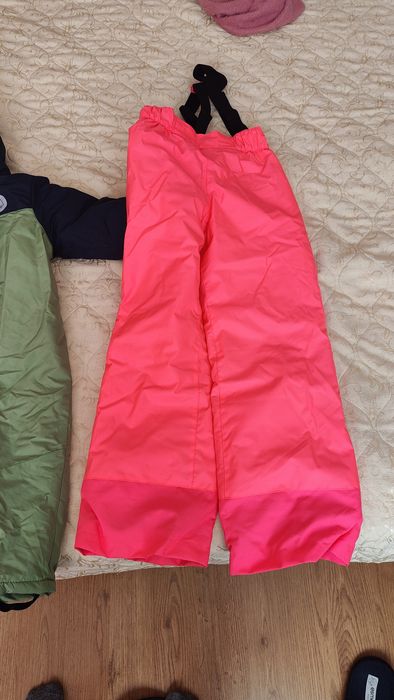 Продавам детски космонавт и ски гащеризон