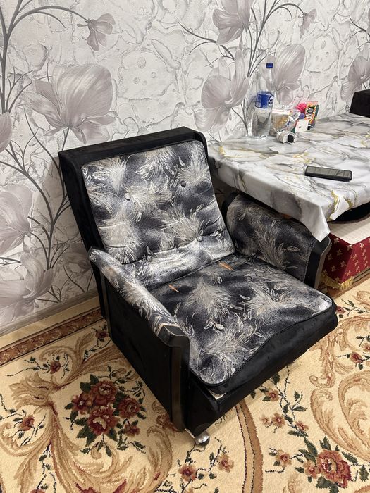 Срочно продам уголок и 2 кресло