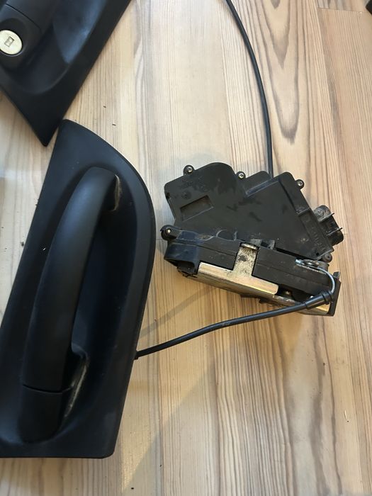 Sistem de inchidere usi Smart Fourfour