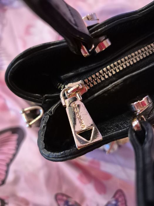 Продавам чанти като нови